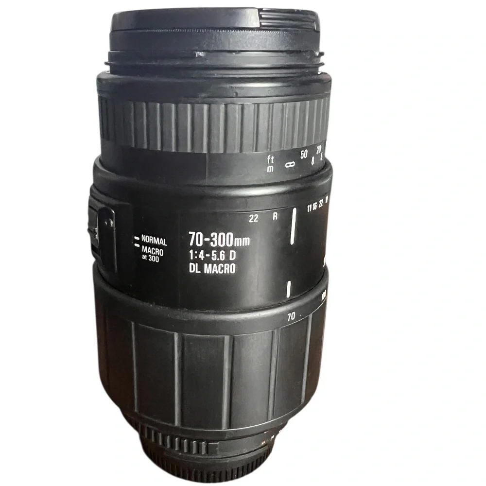 Sigma 70-300mm f/4-5.6 DL Macro Telephoto Zoom Lens Nikon Vintage In The Case